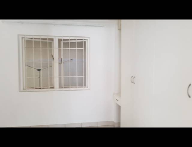 2 BEDROOM FLAT RENTED IN ATHLONE PARK